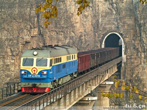 東風4D貨（DF4DH）型干線貨運內燃機車